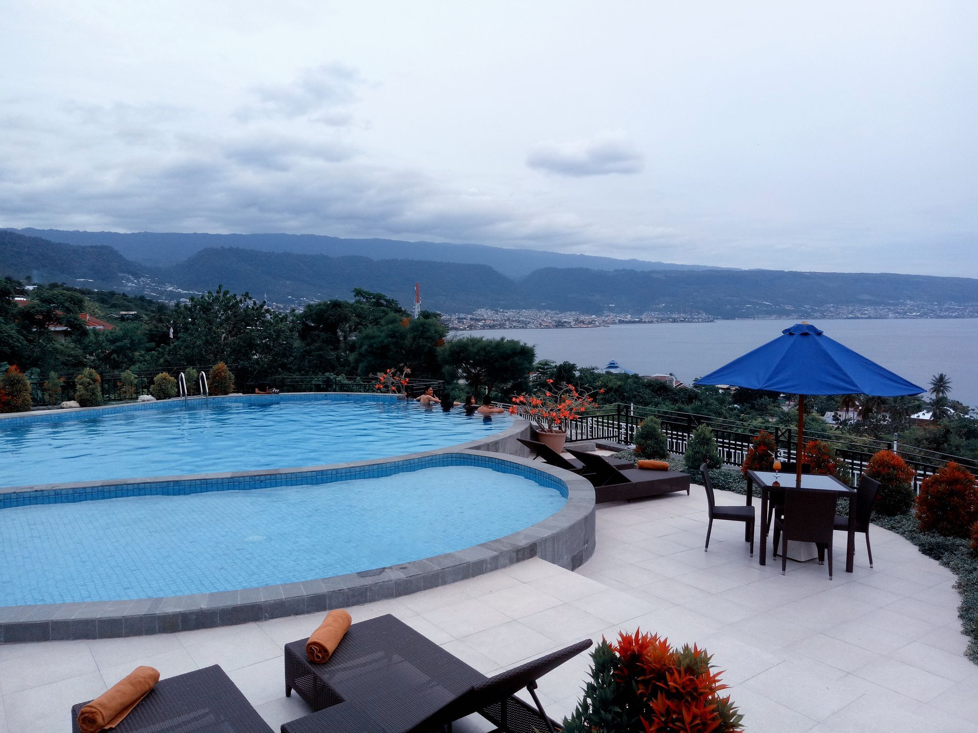 Hotel Santika Luwuk - Sulawesi Tengah Extérieur photo